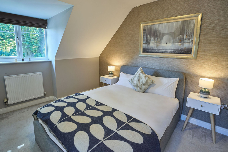 Room 1, Host Stay Danford Court, Solihull