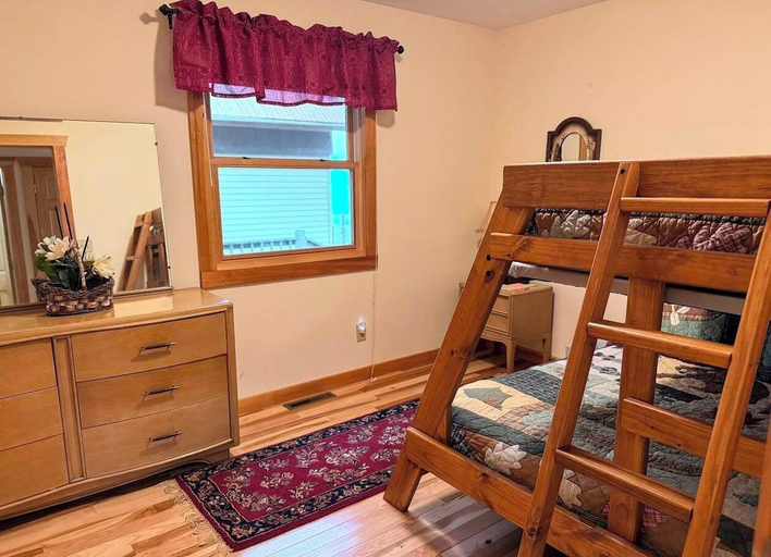 Room 2, Water's Edge - Big Arbor Vitae Lake, Vilas