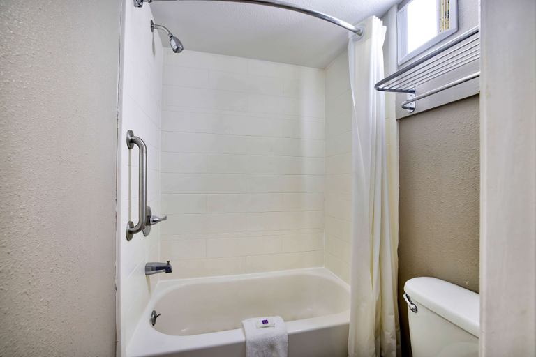 Bathroom 4, Motel 6 Jackson, MS, Hinds