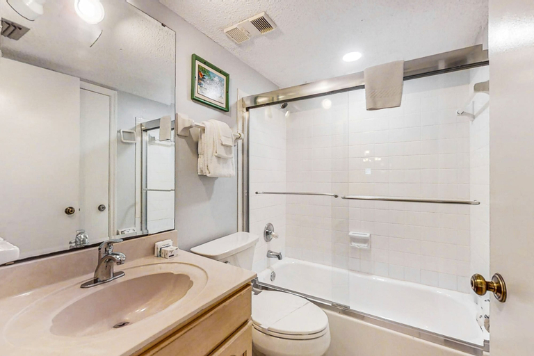 Bathroom 3, 3rd-floor Condo W/fountain Views, Private Balcony & W/d, On-site Pool & hot Tubs, Saint Johns