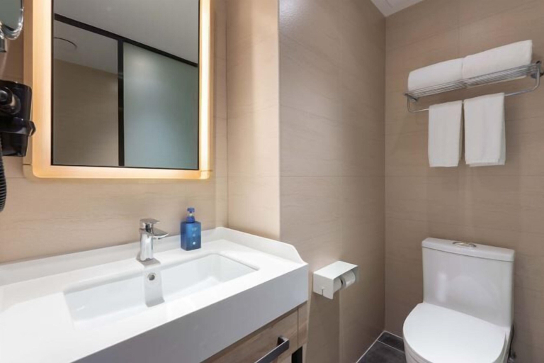 Bathroom 2, HanTing Hotel (Wafangdian Railway Station), Dalian