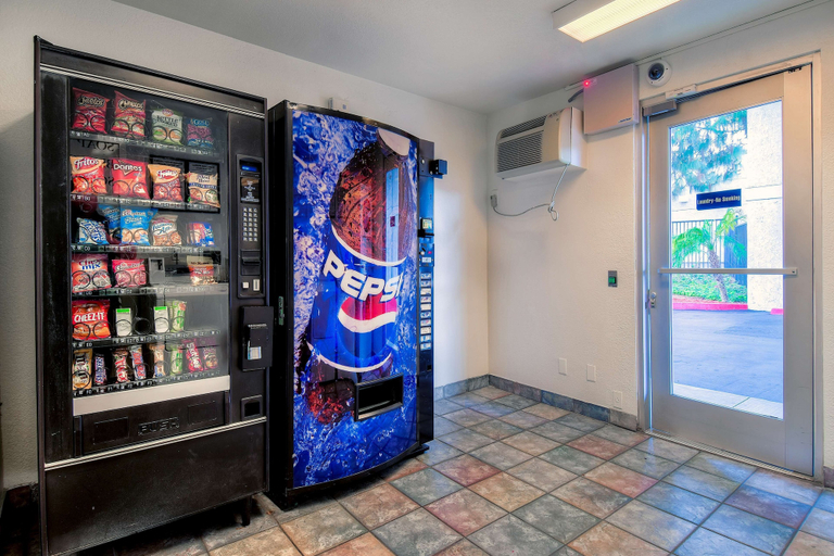 Food & Drinks 5, Motel 6 Chino, CA - Los Angeles Ontario, San Bernardino