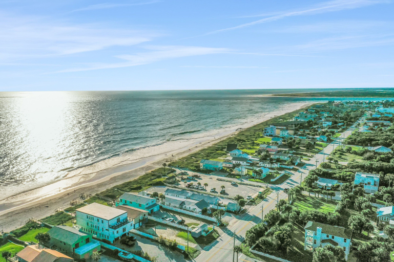Beach 3, Oceanfront Condo With Private Beach Access in a Perfect Location, Saint Johns