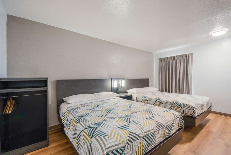 Bedroom 4, Motel 6 Laredo, TX - North I-35, Webb