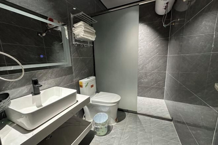 Bathroom 2, Daxin Mingshi Daoxiang Inn, Chongzuo