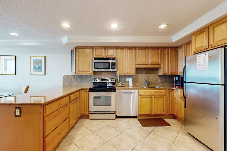 Private kitchen 5, Oceanfront Condo With Washer/dryer, AC & Heated Pool, Nassau