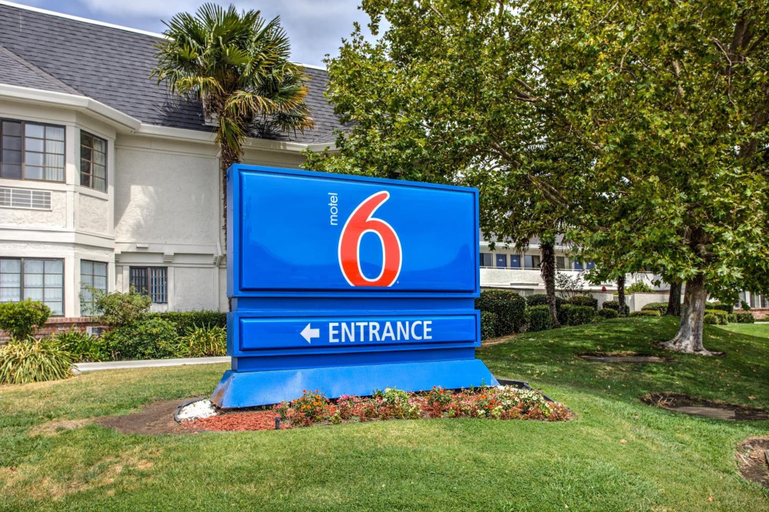Exterior & Views 2, Motel 6 Fairfield, CA - North, Solano