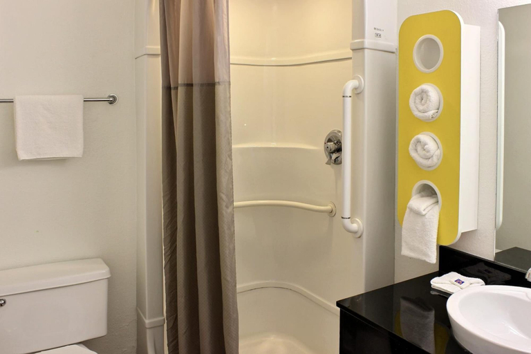 Bathroom 5, Motel 6 Pismo Beach, CA, San Luis Obispo