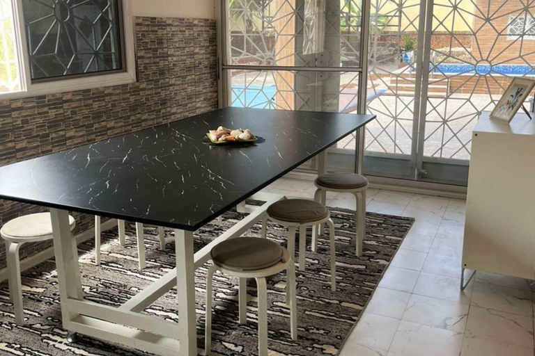 Dining 5, Sendou Cabano Villa Sleeps 6 With Parking, Rufisque