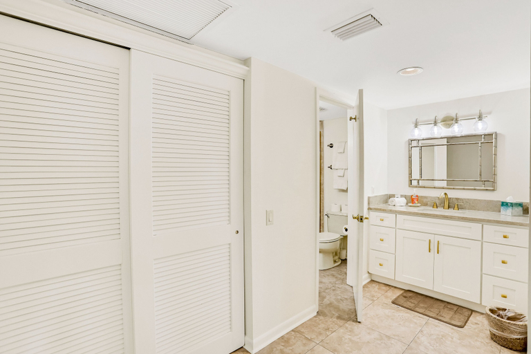 Bathroom 4, Beautiful Condo With Gorgeous Ocean Views From Balcony + Shared Pool & Free Wifi, Nassau