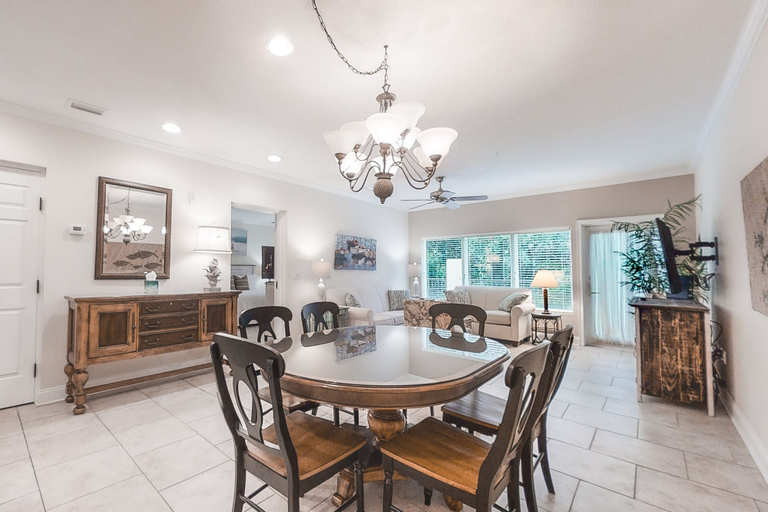 Room 3, Wonderful Home Close to Beach W/shared Pool, Free Wifi, Central AC, W/D, Nassau