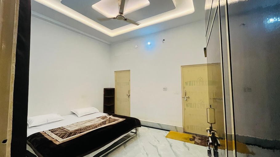 Room 5, Hotel Vallabh Palace, Sitapur