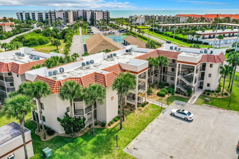 Exterior 5, Spacious Condo With Private Balcony and Close Beach Access, Saint Johns