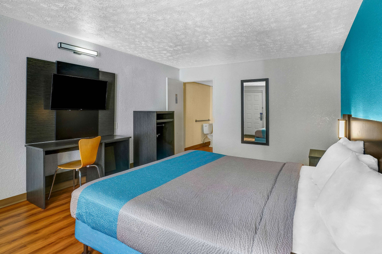 Bedroom 3, Motel 6 Lexington, KY - East I-75, Fayette
