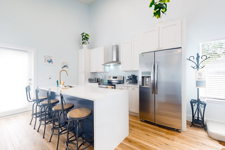 Private kitchen 3, Inviting, Newly Built, Dog-friendly Home With Patio, Central AC & Great Location, Saint Johns