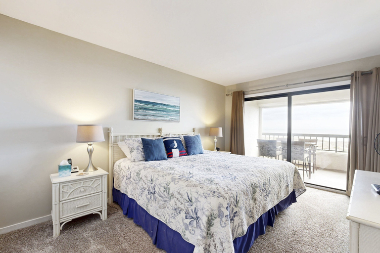 Room 5, Third-floor Oceanfront Condo With Balcony, W/d, Pool & Tennis, Nassau