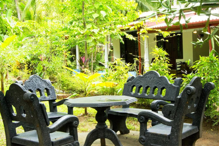 Outdoor dining, Senura Homestay, Dambulla