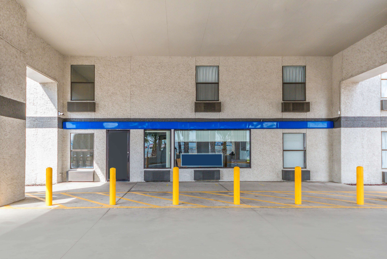 Exterior & Views 2, Motel 6 Laredo, TX - North I-35, Webb
