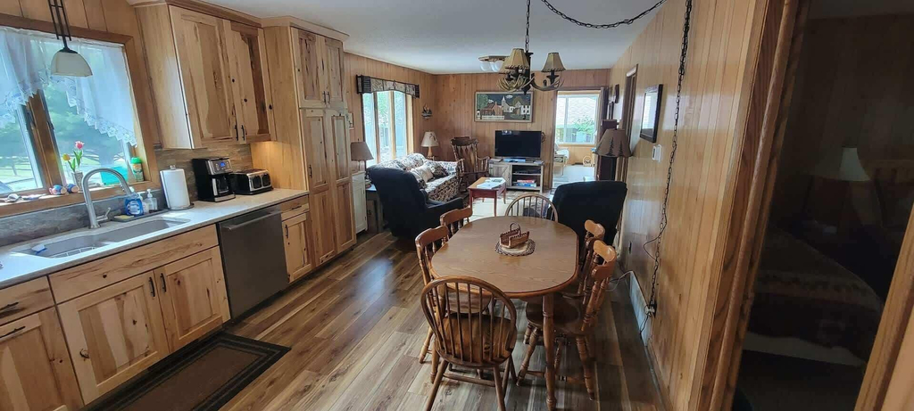 Interior 2, Nitschke's Resort Cabin #7 - Pet Friendly, Oneida