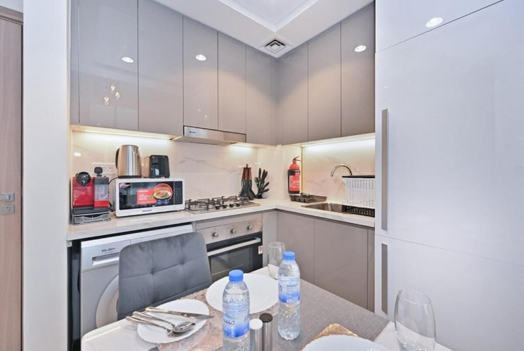 Private kitchen, Bloomfields Cozy 1BR Azizi Riveria 47, Dubai