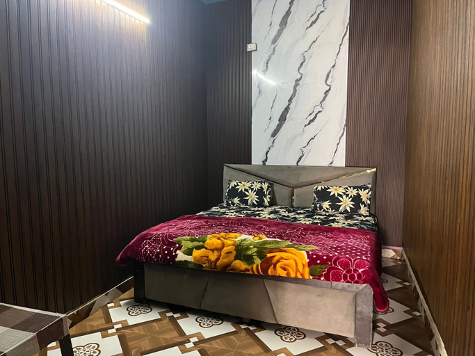 Room 5, Keshav Kunj, Mathura