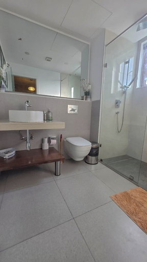 Bathroom 5, The Pavillion Luxury Cozy 1 bedroom, Accra