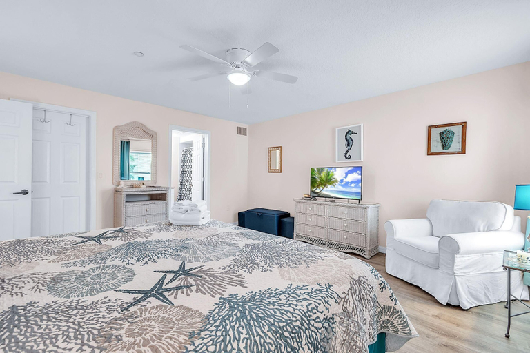 Room 2, Captain's Cove #203, Pinellas
