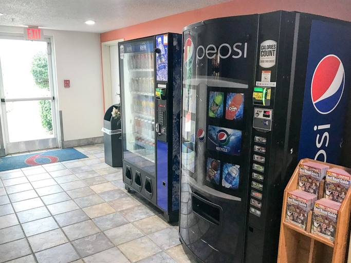 Food & Drinks 5, Motel 6 Newport, TN, Cocke