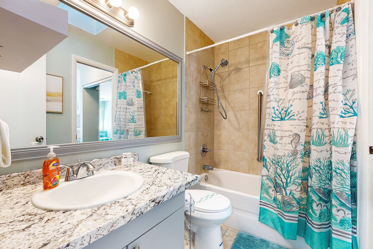 Bathroom 2, Centrally Located Dog-friendly Home With Beach Gear & Patio - Snowbird-friendly, Flagler