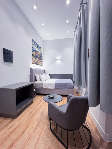 Room 5, Lofus Art Suites, Attica