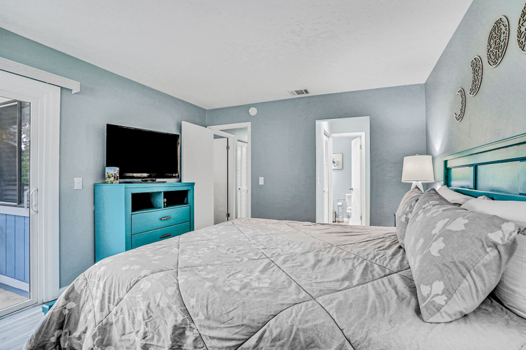 Room 4, Charming Home Near Beach & Golf With Central AC & Patio - Dog-friendly, Flagler