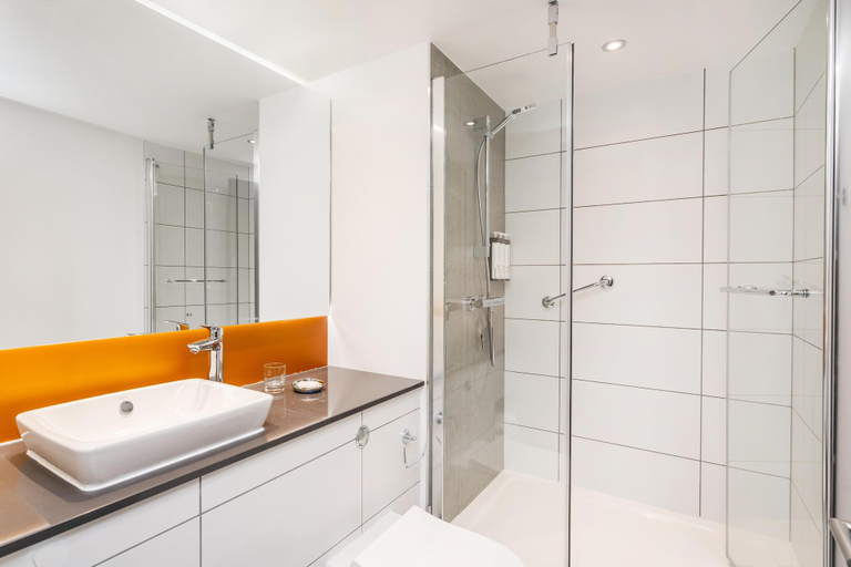 Bathroom 4, Hyatt Place Leeds, Leeds