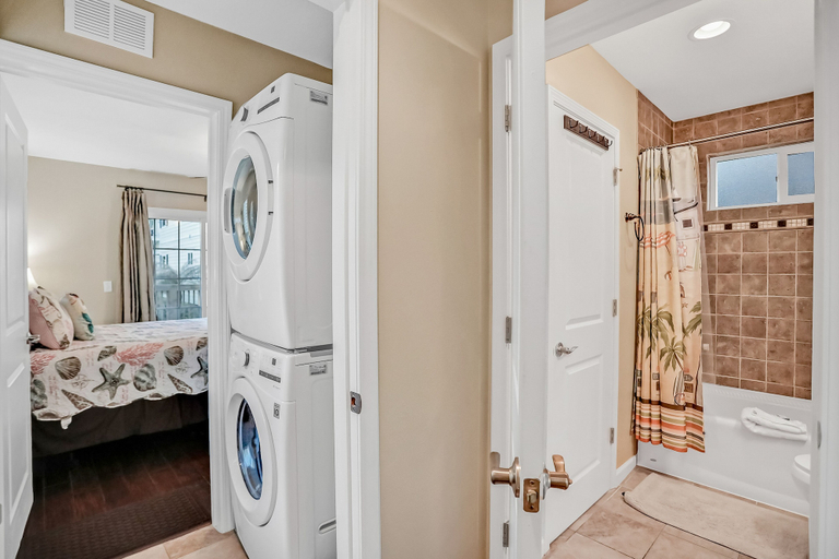 Laundry, Inviting Waterfront Cottage With Balcony, Firepit, Marsh Views, & Washer/dryer, Nassau