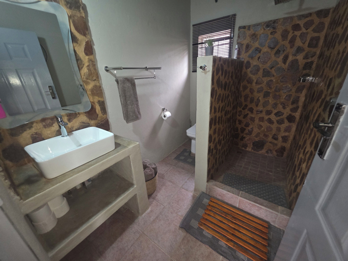 Bathroom 4, Klipdrift Sands Game Lodge, City of Tshwane