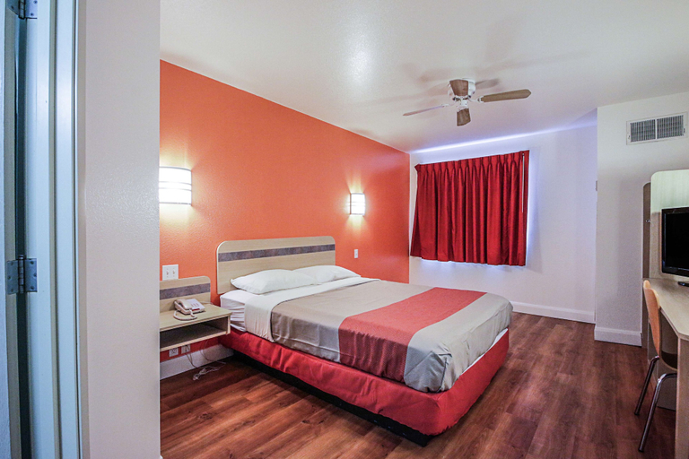 Bedroom 3, Motel 6 Nephi, UT, Juab