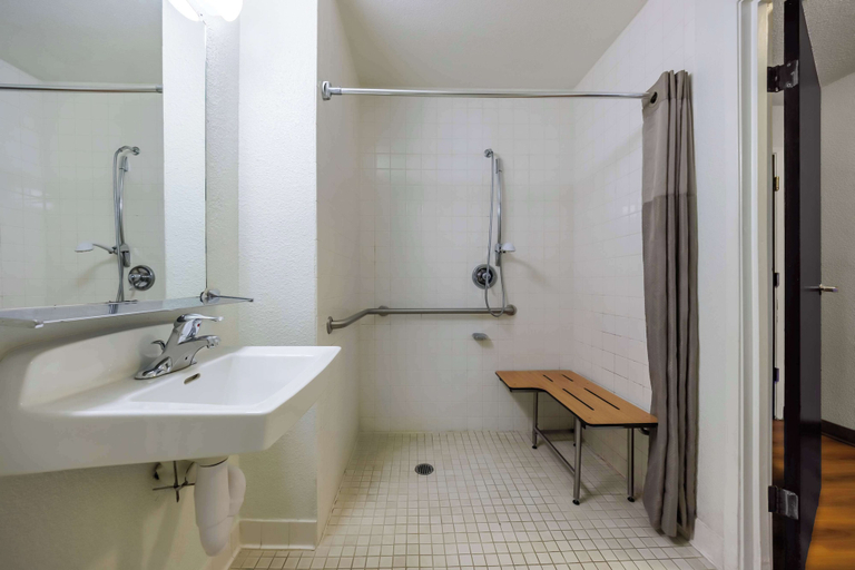 Bathroom 4, Studio 6 Seattle, WA Sea-tac Airport South, SeaTac