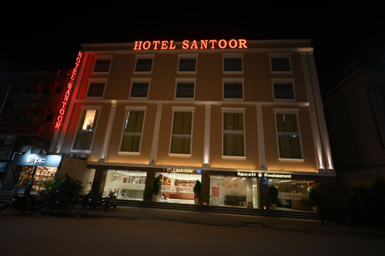 Exterior & Views 2, HOTEL SANTOOR, Varanasi