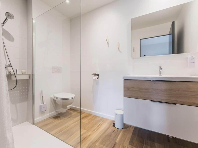 Bathroom 5, La Clairière aux Chênes, Loire-Atlantique