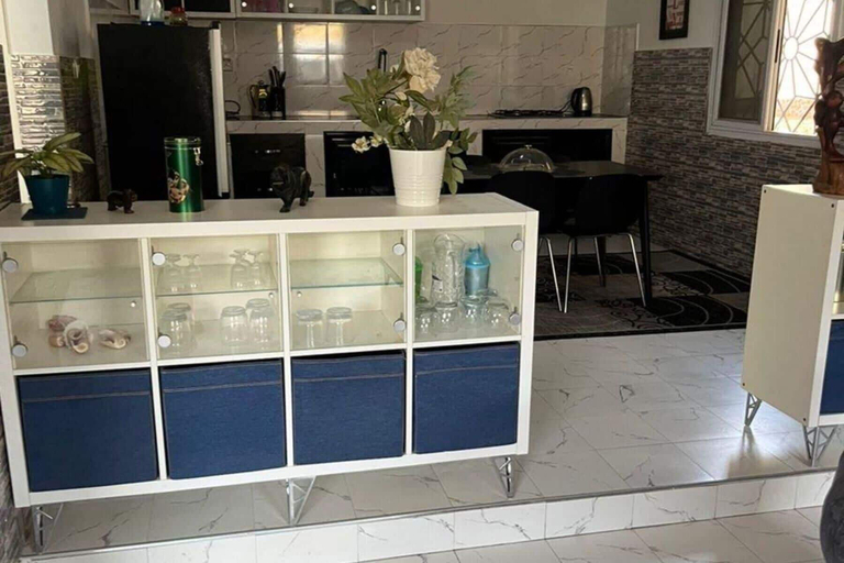 Private kitchen, Sendou Cabano Villa Sleeps 6 With Parking, Rufisque