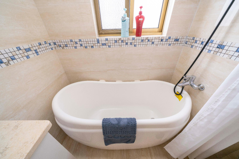 Bathroom 2, Tyms Gubei Elegant 3BR 2BA APT, Shanghai