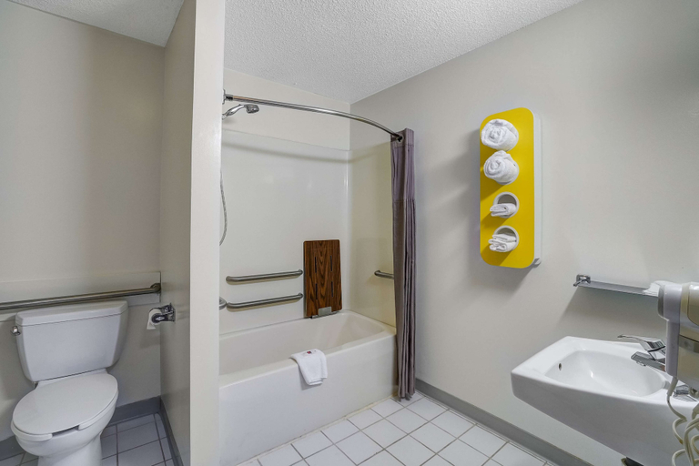 Bathroom 5, Motel 6-Gordonville, PA, Lancaster
