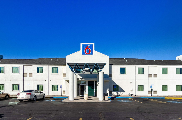 Exterior & Views 2, Motel 6 Wheatland, WY, Platte