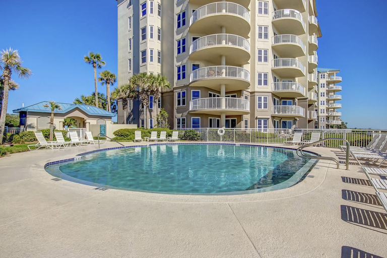 Pool 5, Oceanfront 5th-floor Condo With Balcony, Gorgeous Views & Pool Access, Nassau