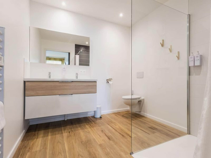 Bathroom 5, La Clairière aux Chênes, Loire-Atlantique