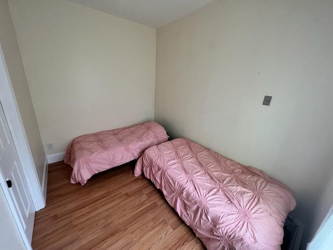 Bedroom 4, ESJACPE GUEST HOUSE, Boston