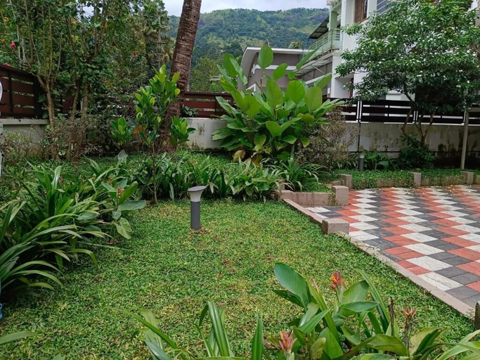 Property grounds 2, Essence Munnar Homestay, Idukki