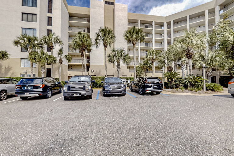 Parking, Condo With Shared Pool, Beach Access and Spectacular Atlantic Ocean Views, Nassau