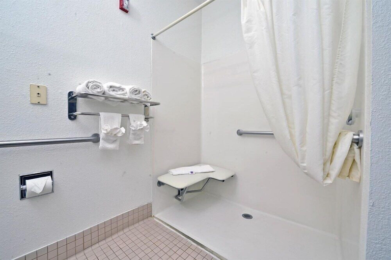 Bathroom 4, Motel 6 Dallas, TX - North - Richardson, Dallas