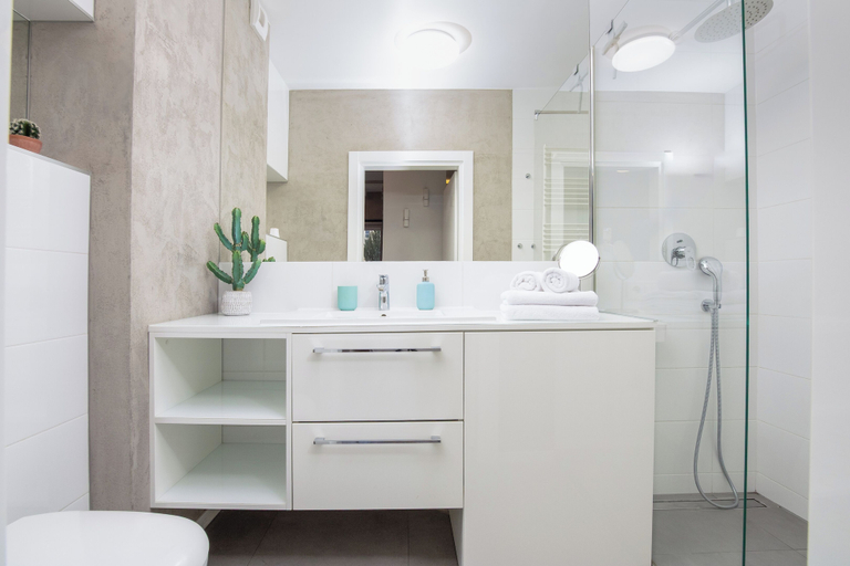 Bathroom, Apartamenty Sun & Snow Nowa Papiernia, Środa Śląska