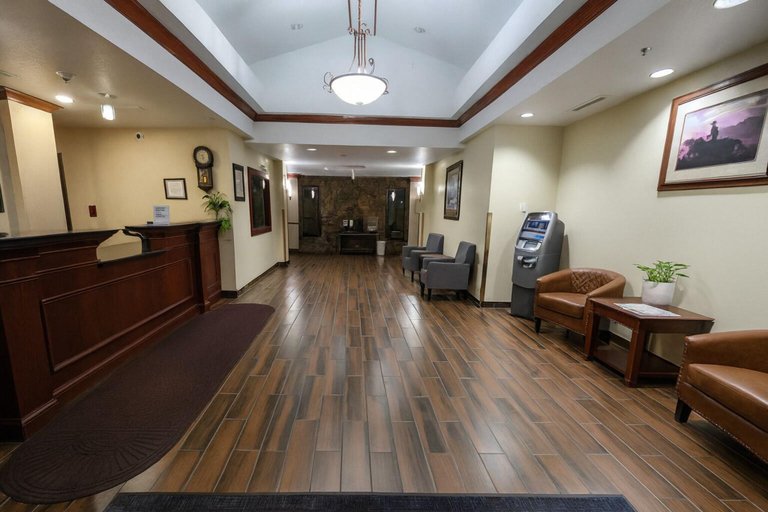 Public Area 2, USA Stay, Fall River